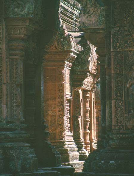 Cambodia03.jpg (48928 bytes)