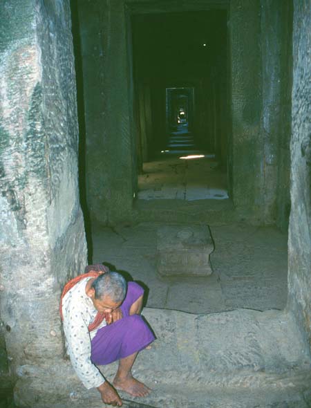 Cambodia05.jpg (40033 bytes)