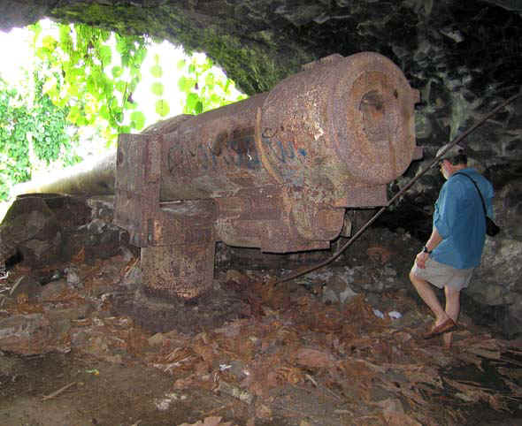 Chuuk 094.jpg (70219 bytes)